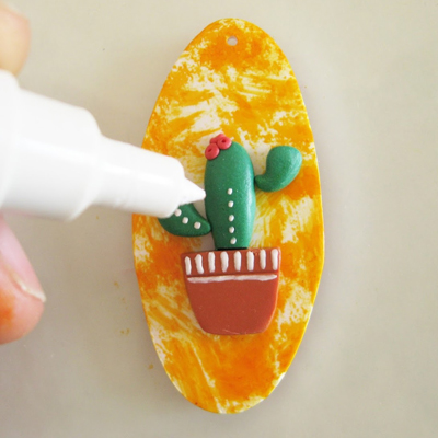 Trio de Porte-clés tendance Cactus en pâte polymère et pompons étape 10