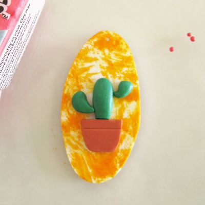 Trio de Porte-clés tendance Cactus en pâte polymère et pompons étape 8