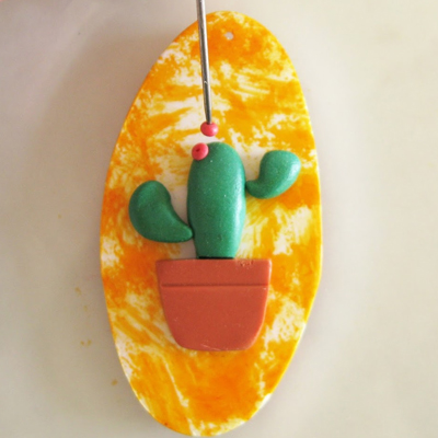 Trio de Porte-clés tendance Cactus en pâte polymère et pompons étape 9