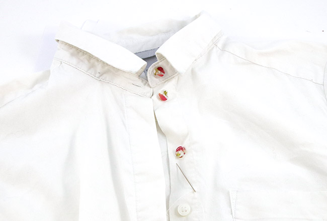 Cosa tus propios botones de resina. Coudre ses propres boutons en résine