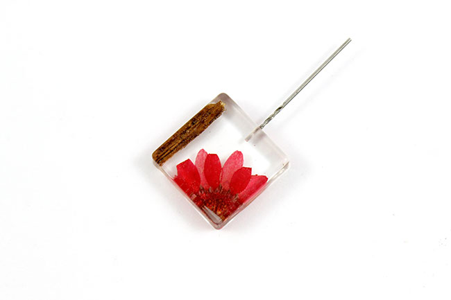 Colgante de resina con flor e inclusiones de madera : Paso 5 Colgante de resina con flor e inclusiones de madera : Paso 5