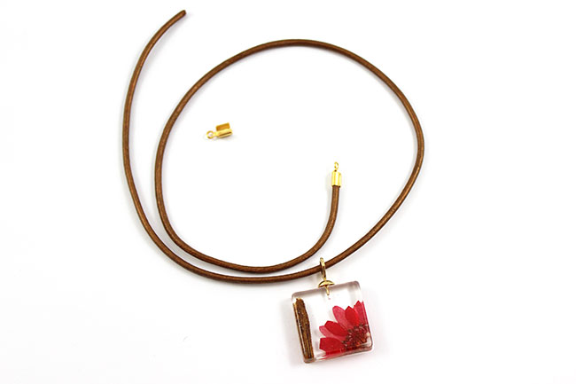 Colgante de resina con flor e inclusiones de madera : Paso 7 Colgante de resina con flor e inclusiones de madera : Paso 7