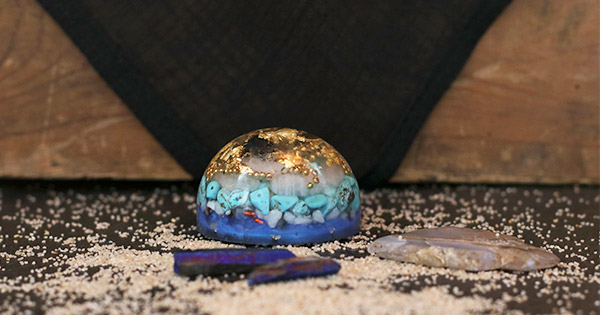 Cómo hacer una orgonita de resina: tutorial DIY para principiantes