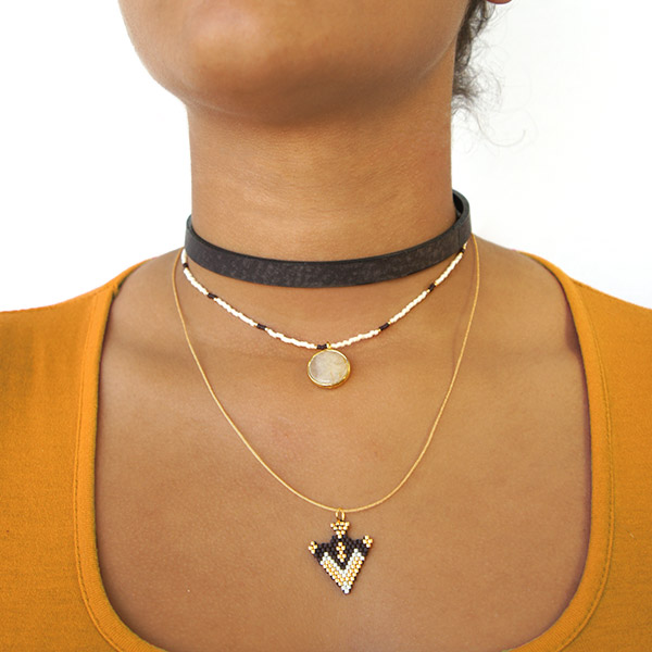 Gargantilla de tejer Brickstitch flecha encanto de la gema cordón de cuero de imitación