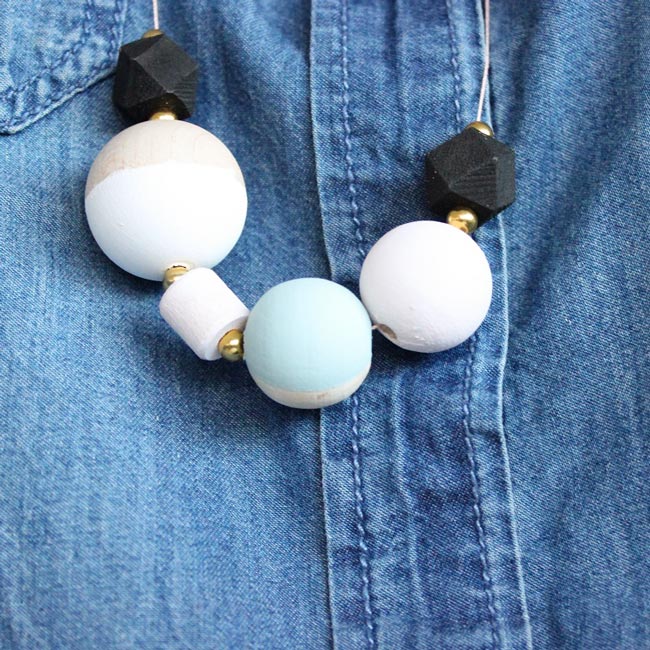 sautoir perles en bois esprit scandinave couleurs pastels final