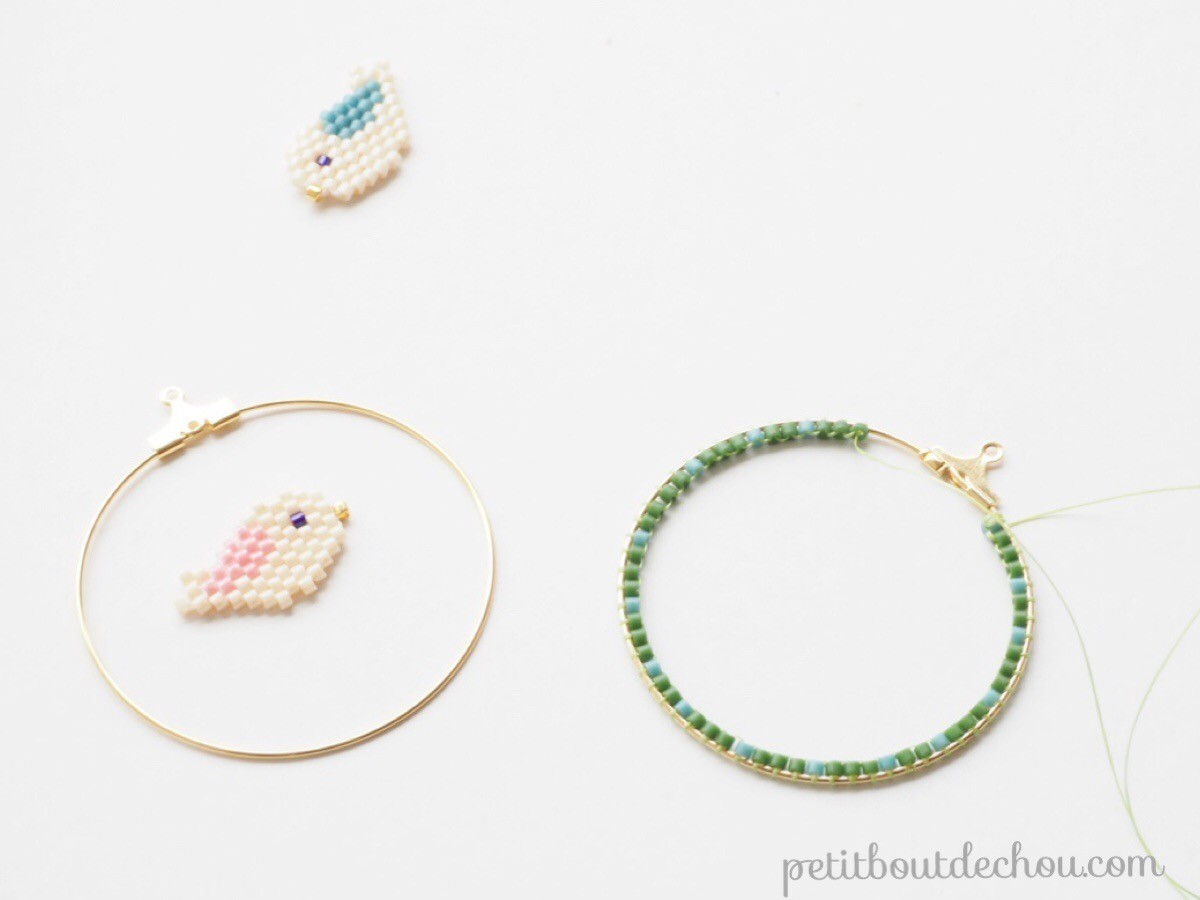 Pendientes tejido criollo punto de ladrillo abalorios pajaritos Miyuki Delicas : Paso 3