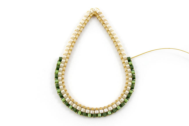 Boucles d'oreilles tissées Miyuki Delicas et Star Beads 03