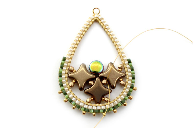 Boucles d'oreilles tissées Miyuki Delicas et Star Beads 06