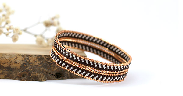 Esquema Miyuki Mississipi brazalete de cobre y tejido marrón Esquema Miyuki Mississipi brazalete de cobre y tejido marrón