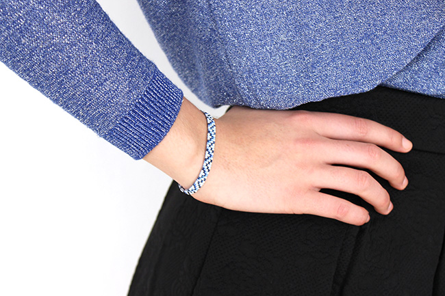 Bracelet Miyuki 4 rangs au métier à tisser porté