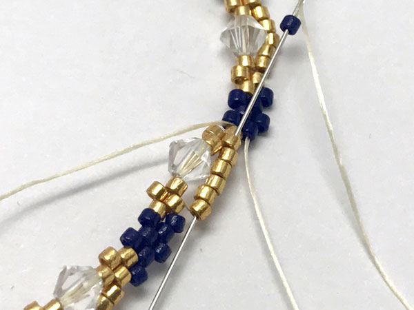 Brazalete de brazalete tejido peyote bricolaje con cuentas Miyuki Delicas : Paso 10