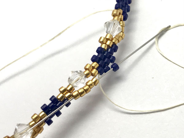 Brazalete de brazalete tejido peyote bricolaje con cuentas Miyuki Delicas : Paso 11