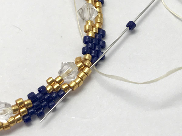 Brazalete de brazalete tejido peyote bricolaje con cuentas Miyuki Delicas : Paso 13