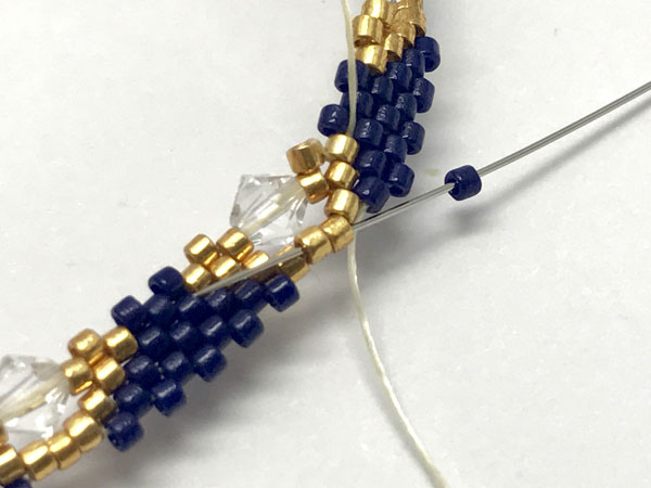 Brazalete de brazalete tejido peyote bricolaje con cuentas Miyuki Delicas : Paso 15