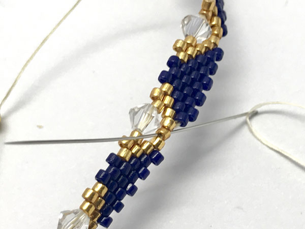 Brazalete de brazalete tejido peyote bricolaje con cuentas Miyuki Delicas : Paso 16