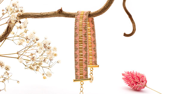Pulsera rosa tejida Miyuki 15/0 y Bugles
