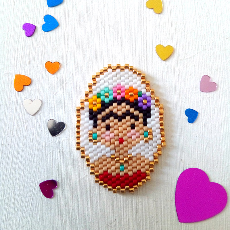 Esquema Tejiendo adorno de punto de piedra Medallón Frida Kahlo cuentas Miyuki Delicas 11/0 Esquema Tejiendo adorno de punto de piedra Medallón Frida Kahlo cuentas Miyuki Delicas 11/0