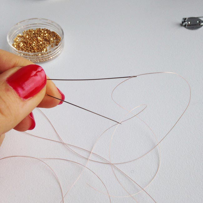 Broche de Cuentas Miyuki con diseño tipi de Rose Moustache : Paso 1