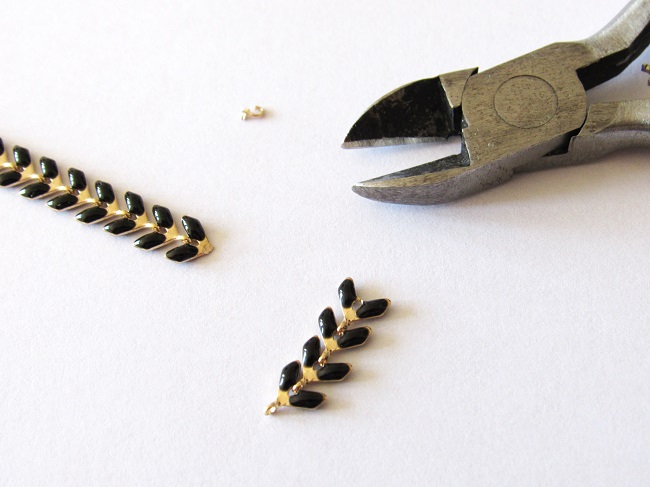 Pendientes con colgante de oro laminado y cadena de espiga : Paso 1