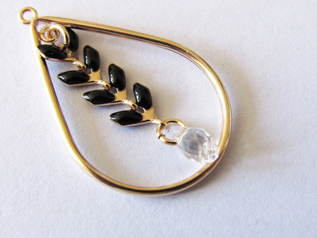 Pendientes con colgante de oro laminado y cadena de espiga : Paso 5