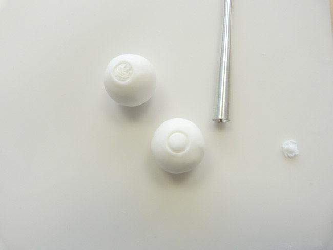 pendientes con los granos huecos de arcilla de polímero : Paso 3