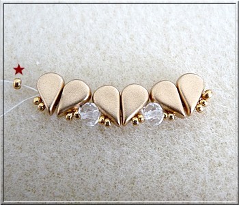 Colgante de San Valentín con Cuentas de cristal checo Amos® de Puca : Paso 9 Colgante de San Valentín con Cuentas de cristal checo Amos® de Puca : Paso 9