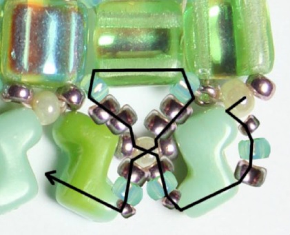 tutorial-muñeca Zorro-cuentas-sedoso-Beads-10.