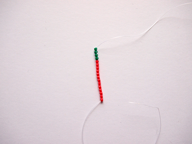 Broche Gran Manzana con tejido de punto de ladrillo : Paso 1