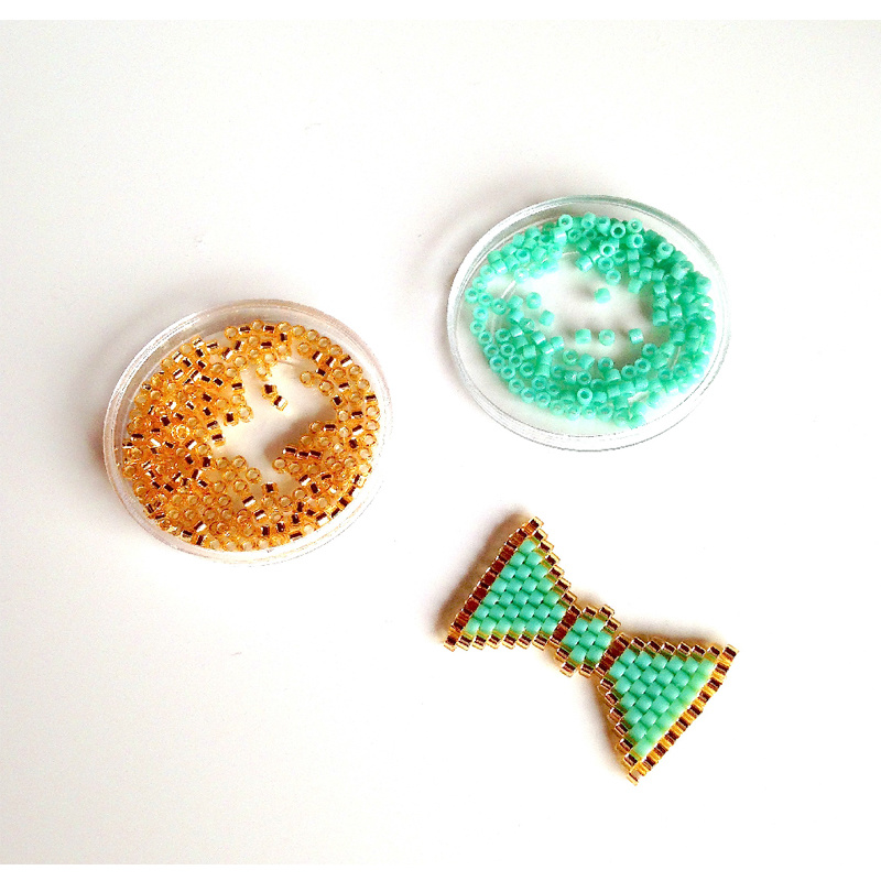 Broche Nudo tejido Brick Stitch Broche Nudo tejido Brick Stitch