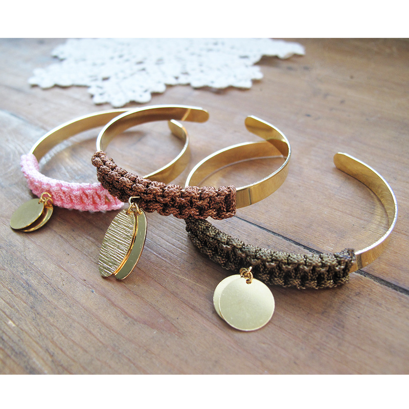 3 pulseras jonc dijes tejidos de macramé