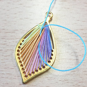 Pendientes Lizbeth de hilo tenso : Paso 15