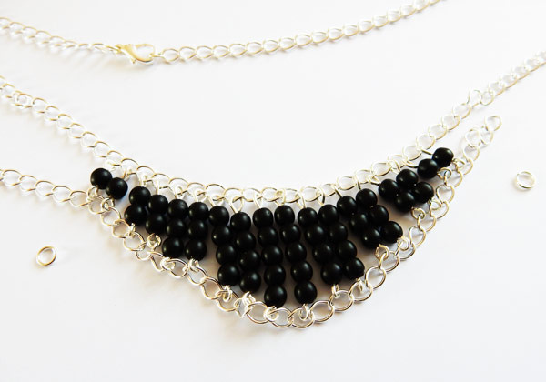 Collier_Sequins_Gouttes_email_epoxy_et_Perles_rondes-9