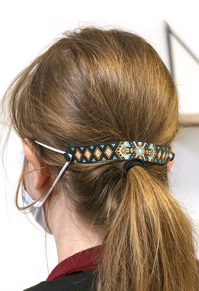 Corbata de máscara de tejido de perlas de peyote impar de miyuki delicas