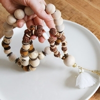 sautoir graines et bois