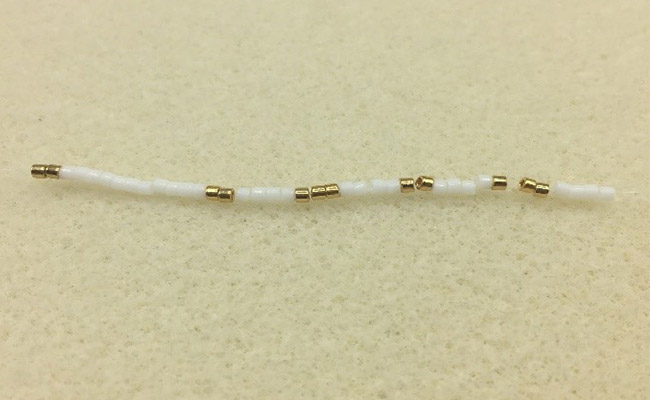 DIY Chic Pendientes en tejido triangular 3D de Miyuki Delicas 11/0 : Paso 1