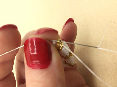 DIY Chic Pendientes en tejido triangular 3D de Miyuki Delicas 11/0 : Paso 17