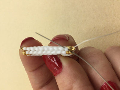 DIY Chic Pendientes en tejido triangular 3D de Miyuki Delicas 11/0 : Paso 18