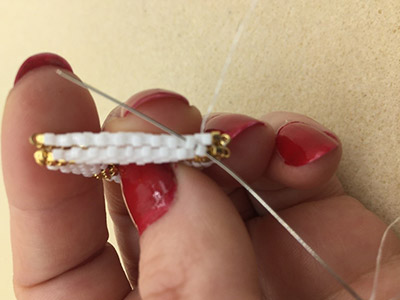 DIY Chic Pendientes en tejido triangular 3D de Miyuki Delicas 11/0 : Paso 19