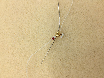 DIY Chic Pendientes en tejido triangular 3D de Miyuki Delicas 11/0 : Paso 23