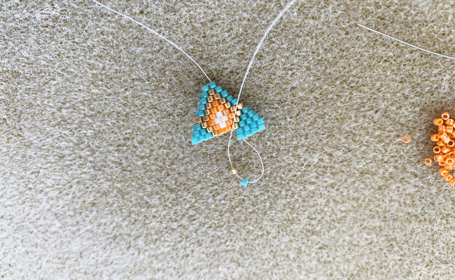 etape 3-1- boucles oreilles géométriques en perles Miyuki Délicas 11/0