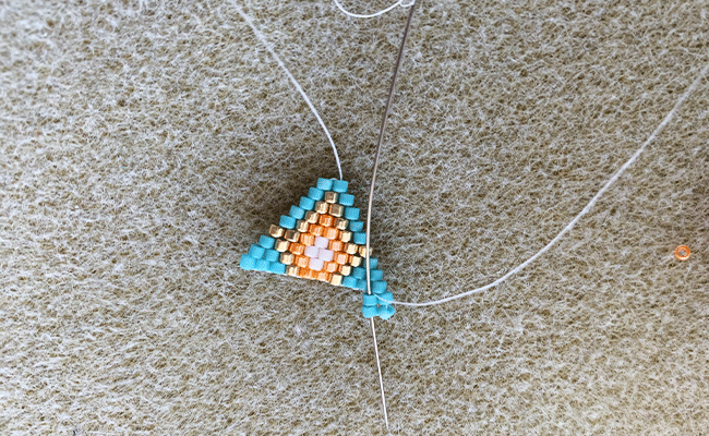 etape 3 - boucles oreilles géométriques en perles Miyuki Délicas 11/0