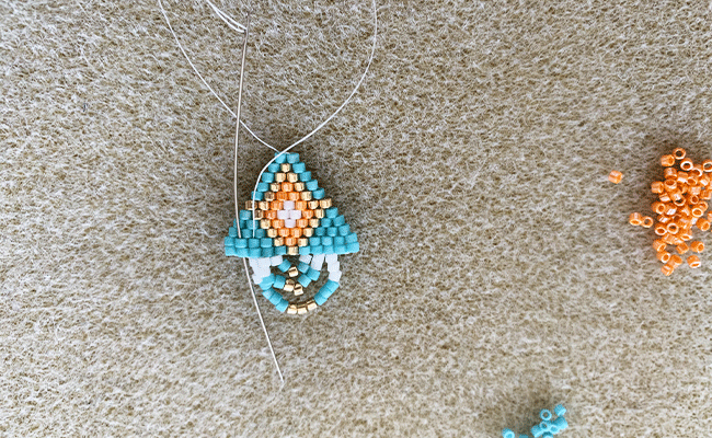 etape 4-2 - boucles oreilles géométriques en perles Miyuki Délicas 11/0