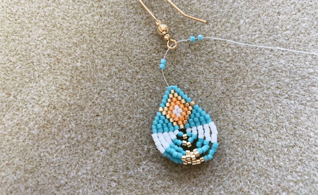 etape 5 - boucles oreilles géométriques en perles Miyuki Délicas 11/0