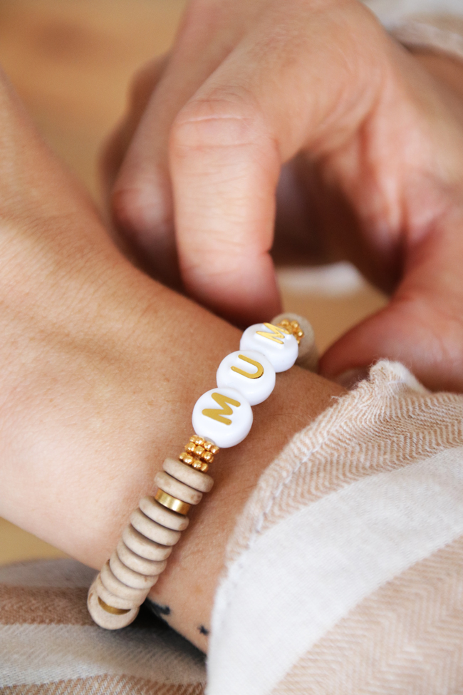 Esquema Pulsera DIY Message con cuentas de cerámica heishi y cuentas de letras Esquema Pulsera DIY Message con cuentas de cerámica heishi y cuentas de letras