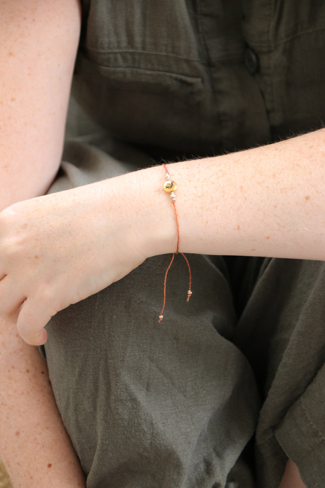 Esquema Pulsera de bricolaje con cuentas finas y brillantes, signo del zodiaco Virgo