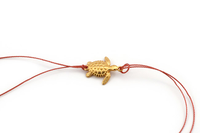 etape1 pulsera de macramé-insert-tortuga-y-borla