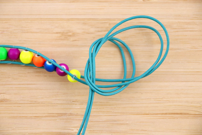 paso 5- pulsera-abrigo-multicolor-2-vueltas-niño