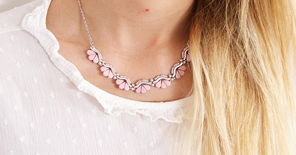 Collar «Lucie» con entrepieza «Bowtrio» y cuentas de cristal «Amos» de Puca Collar «Lucie» con entrepieza «Bowtrio» y cuentas de cristal «Amos» de Puca