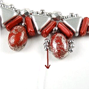 paso 15 - collar de perlas de vidrio Pacome Piros Puca