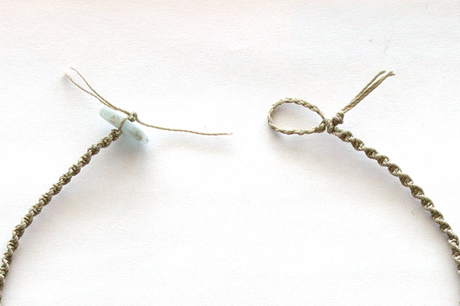 Collar fino de aguamarina y macramé : Paso 7